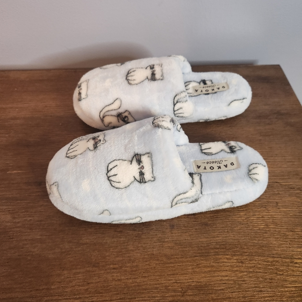 Dakota Fleece Slippers Blue/White Cat Womens Size M(7-8) Light Blue - Picture 2 of 5